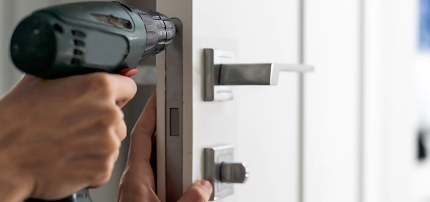 Locksmith For Lock Replacement Near Me in Rossmoor, CA